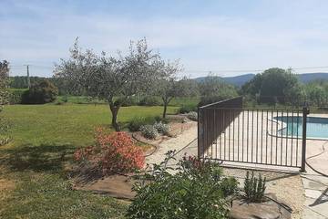 Location de vacances pour 10 personnes, avec jardin à Salavas