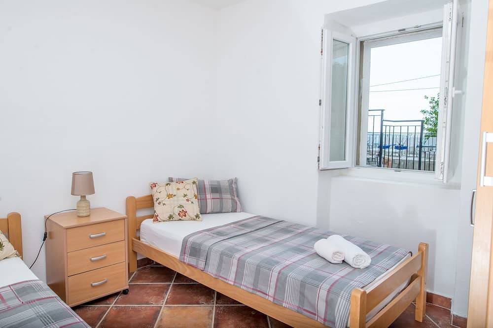 Apartment in Hanglage mit herrlichem Blick auf Meer und Berge, Meer 2 km, Pool in Opština Kotor
