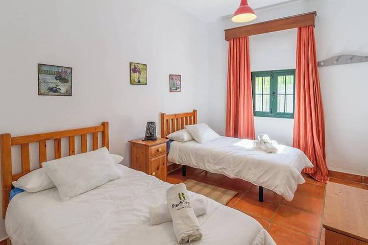 Casa Rural Aguasal El Bosque in Prado del Rey, Pueblos Blancos