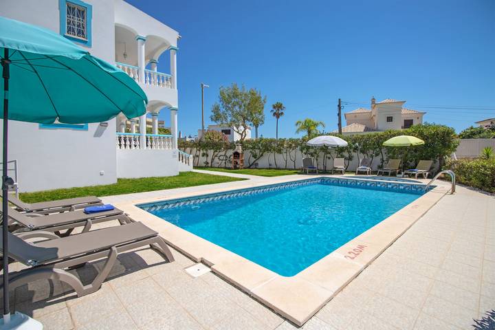 Location de vacances pour 8 personnes, avec terrasse ainsi que bassin pour enfant et jardin dans Galé - 3