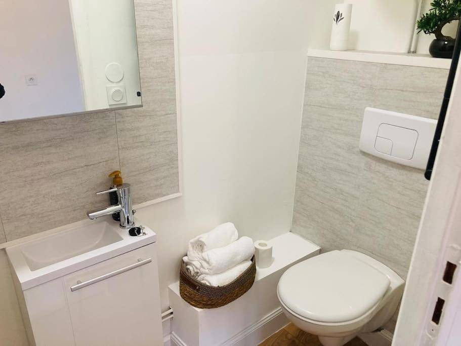 Appartement entier, Maisonnette T1 au calme à 1min à pied de la gare Sncf in Miramas, Côte méditerranéenne (France)
