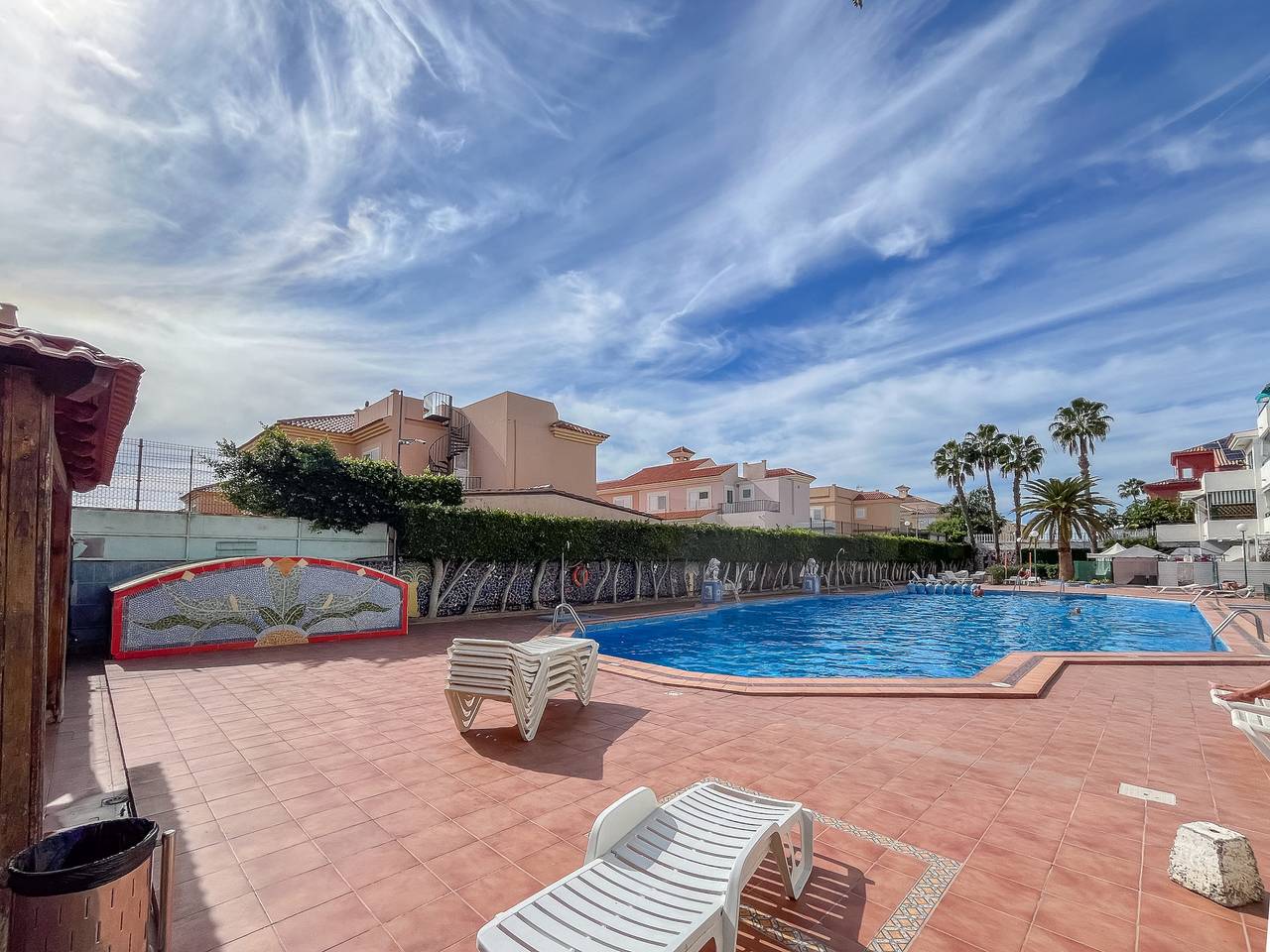 Apartamento entero, Floral Home - Large Private Terrace with Pool in Sonnenland, San Bartolomé de Tirajana