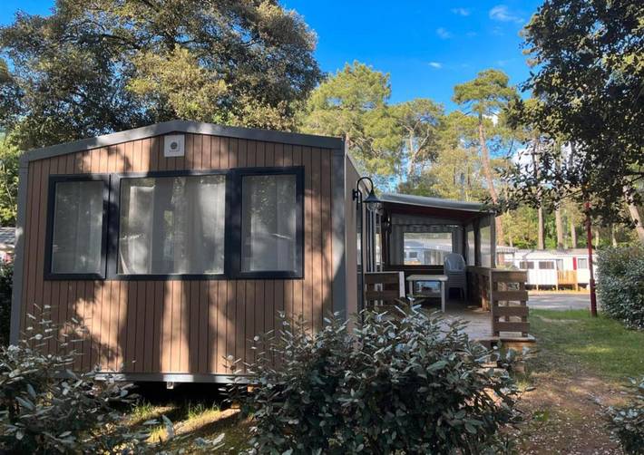 Camping pour 6 personnes, avec Terrasse ainsi que Jardin et Piscine