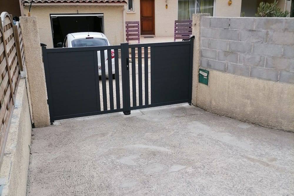 La aldea tranquila en el norte de Boniol Gard el sur de Ardèche in Bessèges, Cevenas