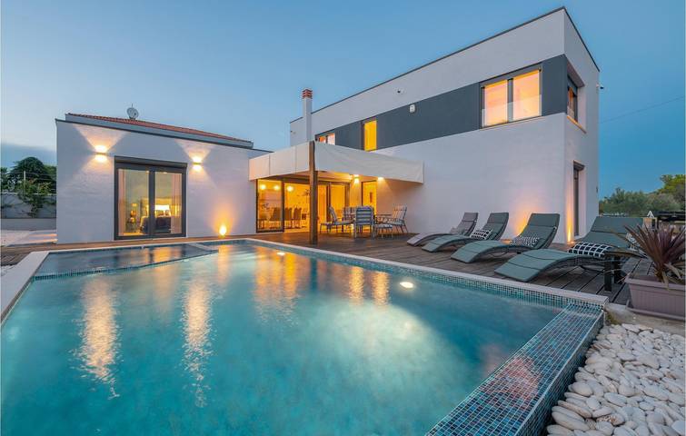 Villa für 8 Personen, mit Terrasse und Pool in Medulin - 2