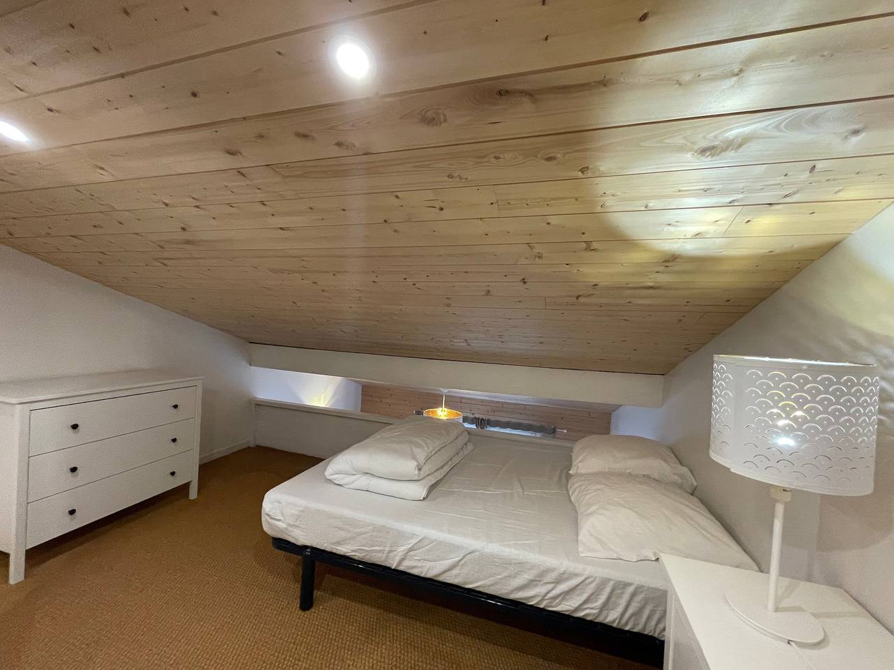 Appartement entier, Appartement "La Tomate Surfeuse" avec terrasse privée, balcon et Wi-Fi in Hourtin Plage, Hourtin