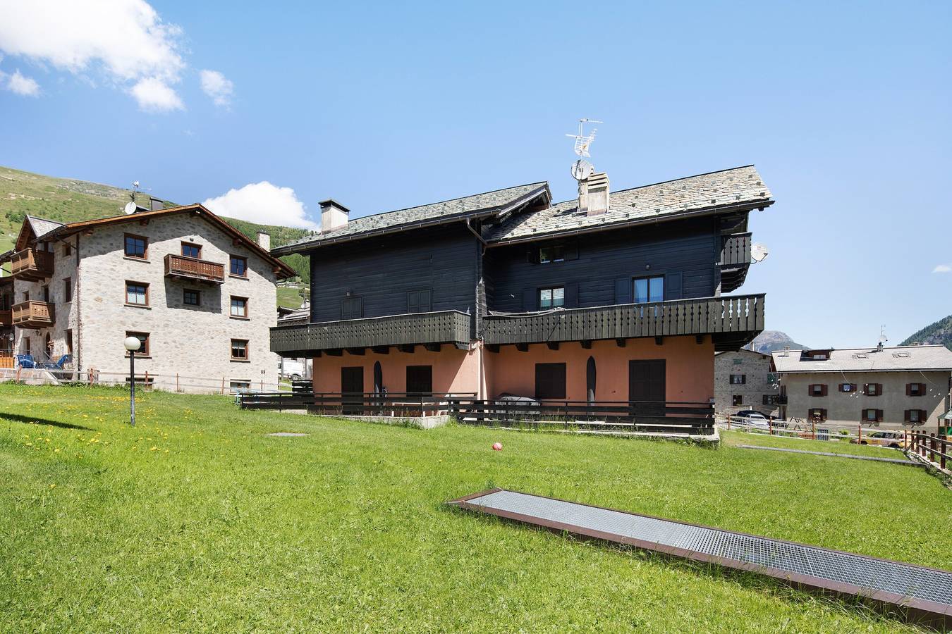 Appartement entier, Appartement "Valleverde" avec vue sur les montagnes, balcon et Wi-Fi in Livigno (Town), Livigno