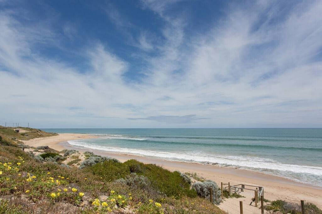 Beach Home: Epic Views: Private Enclosed Yard:Pets in Halls Head, Mandurah
