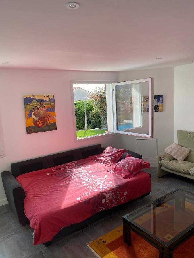 Location de vacances pour 4 personnes, avec piscine ainsi que vue et terrasse à Veyre-Monton - 4