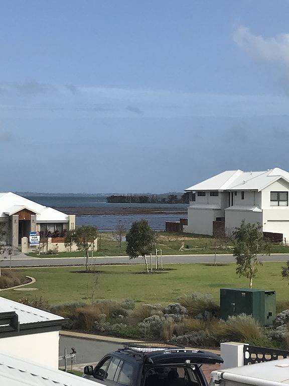 Holiday home for 10 people, with garden and balcony in Mandurah