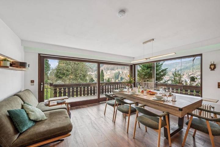 Ferienwohnung für 6 Personen, mit Terrasse und Ausblick in Bad Wildbad