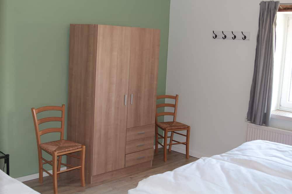 Ferienhaus bis 18 Pers. mit Außenpool direkt am Aventura Kletterberg in Medebach, Hochsauerlandkreis