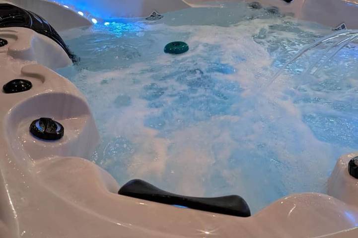 Location de vacances pour 8 personnes, avec jacuzzi et jardin, animaux acceptés à Saint-Sauvant (Vienne)