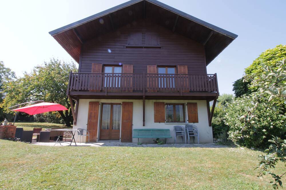Comfortable family chalet 5 min. drive from the lake in Viviers-du-Lac, Chambéry region