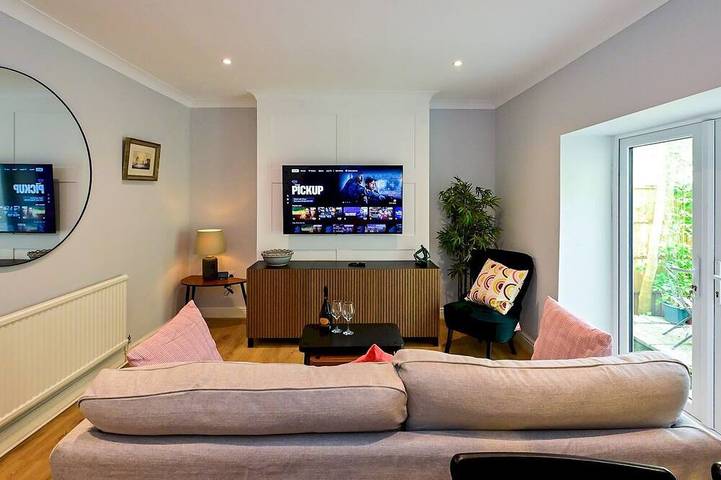 Glamping for 2 people, with garden in Cardiff