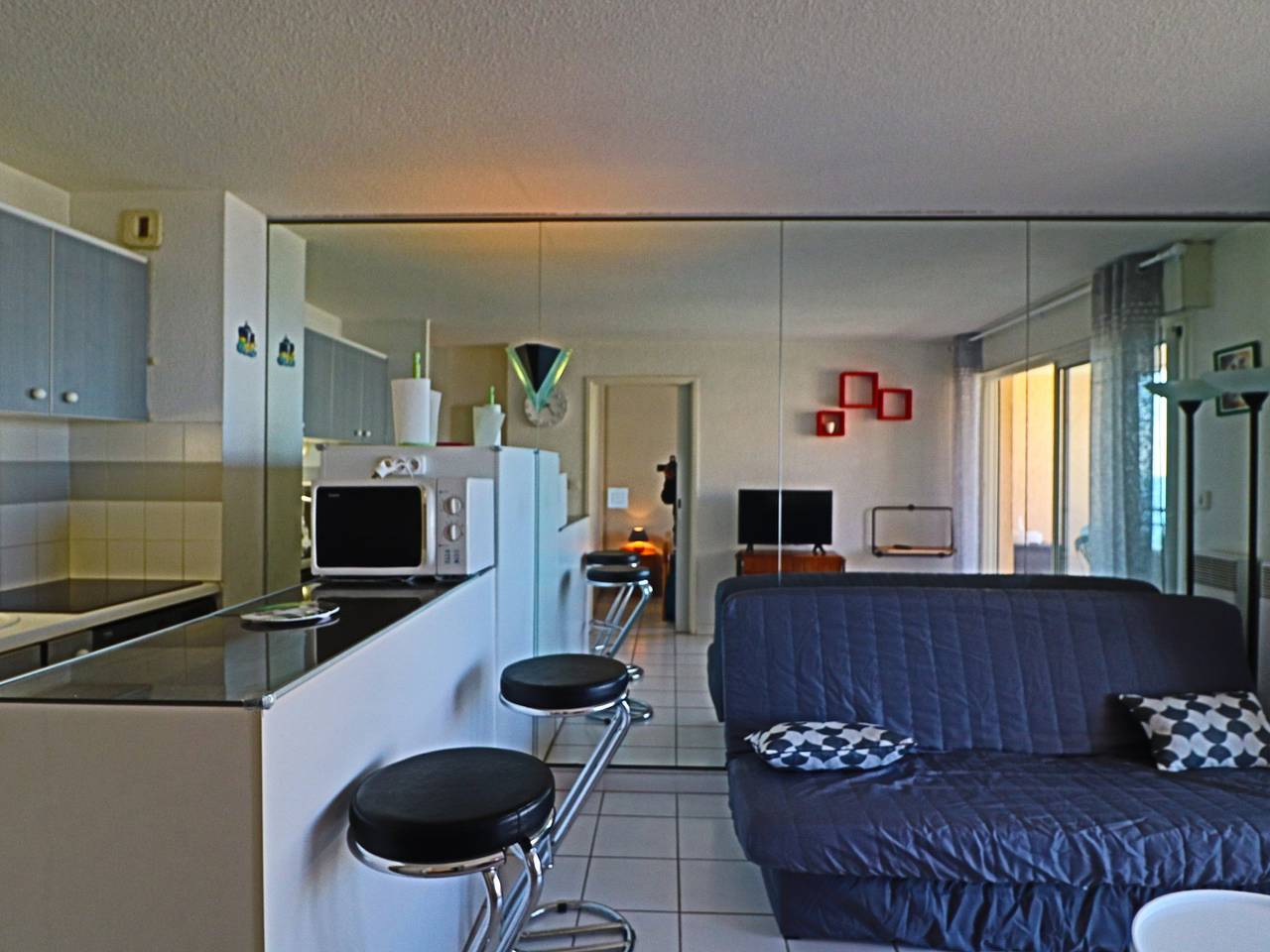 Entire apartment, 2-room cabin apartment with terrace in Sète in Sete, Mediterranean Coast (France)