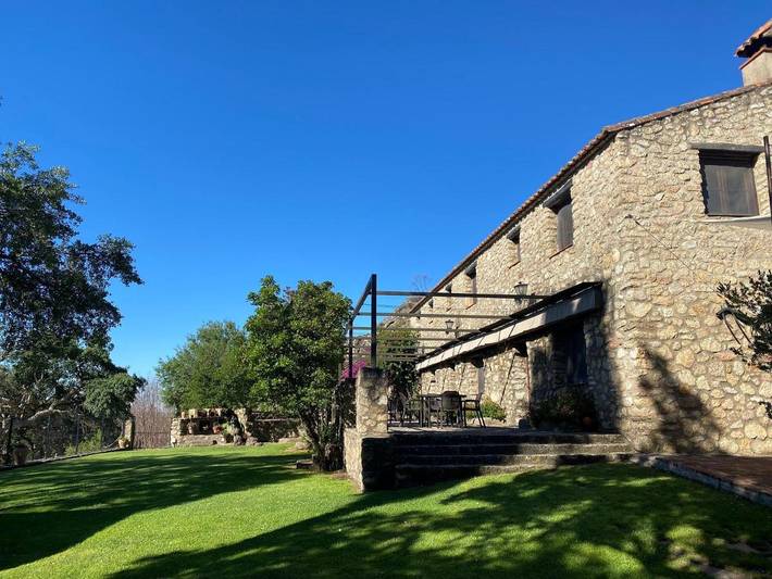 Casa rural para 18 personas, con piscina además de jardín y vistas, Se admiten mascotas en Valencia de Alcántara - 2
