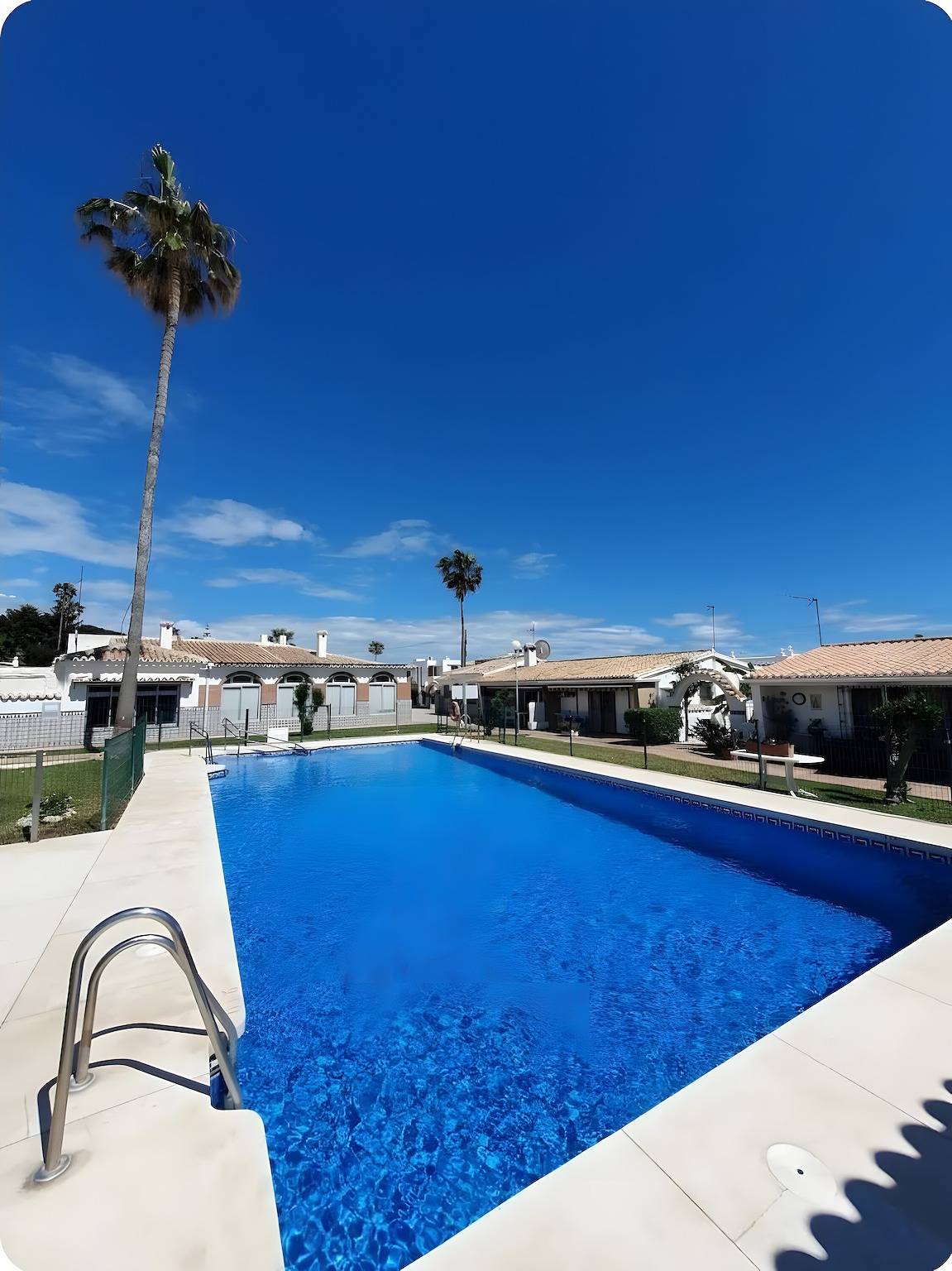 Entire apartment, Apartment 'Dúplex El Chaparral Golf' with Sea View, Wi-Fi and Air Conditioning in Mijas Costa, Mijas