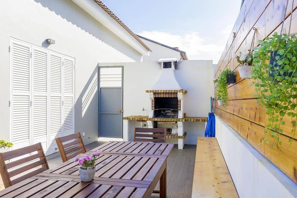 Beach House Deluxe-2 Min. Walking From the Beach, Perfect for Large Groups! in São Miguel Island, Rosto do Cão (Livramento)