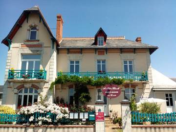 Chambre d’hôte pour 2 personnes, avec piscine ainsi que jardin et vue à Les Rosiers-sur-Loire