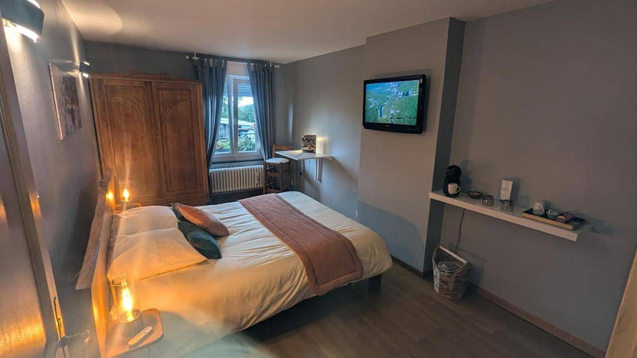 Double Room with Private Bathroom in Gommegnies, Avesnes-sur-Helpe