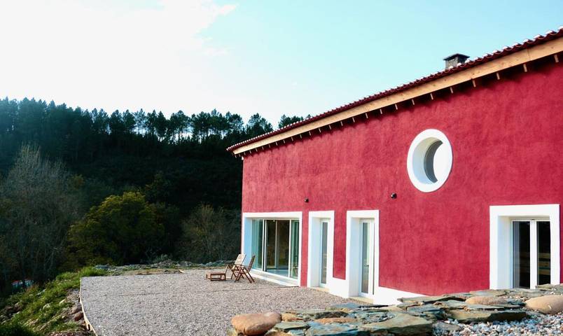Hostel para 10 pessoas, com Terraço e Jardim e ainda Vista em Covilhã