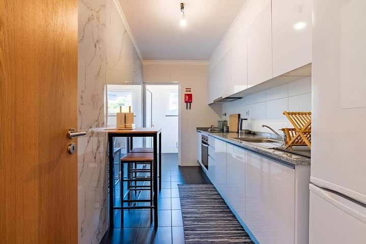 Hel lejlighed, Casa Sol – Modern Apartment in Central Caniço with Pool and Parking in Caniço, Maderia