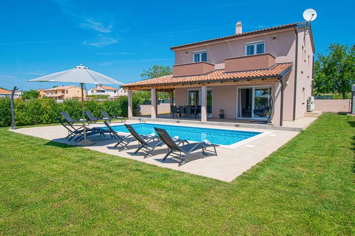 Ferienhaus für 8 Personen, mit Balkon und Terrasse sowie Garten und Pool in Pula - 4