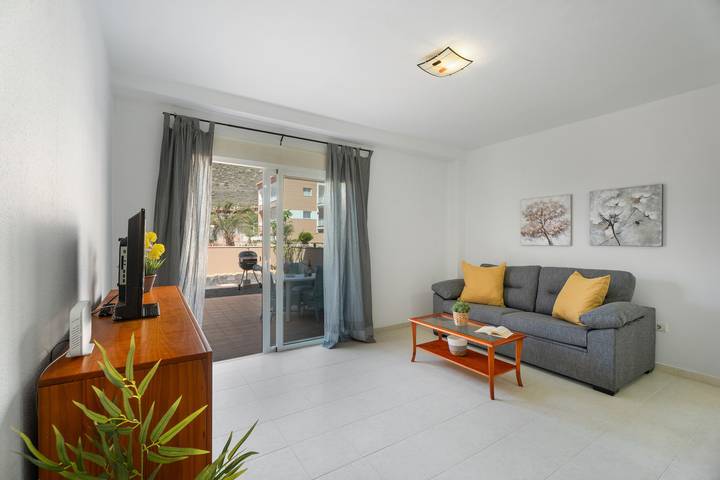 Ferienhaus 'Chasna Sunset' mit Gemeinschaftspool, privater Terrasse und WLAN in Adeje, Teneriffa Süd