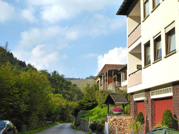 Ferienwohnung für 2 Personen, mit Balkon und Terrasse sowie Garten