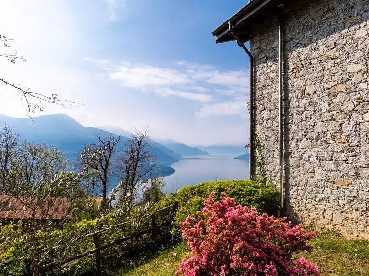 House 6 People in Naro (Como), Gravedona ed Uniti