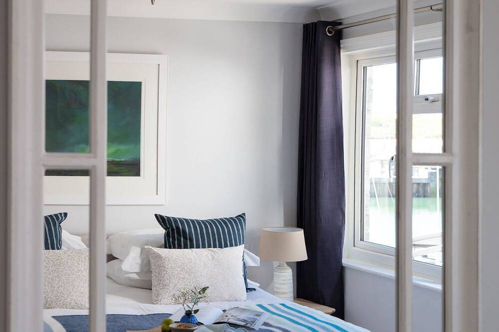 Entire apartment, Flat 1 Strand House - Padstow -  stylish harbourside apartment sleeping 2-4 in Padstow, Cornwall