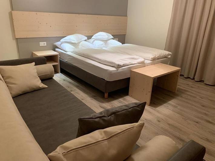 Vakantiewoning voor 3 personen, with Terras and Tuin as well as Zwembad and Uitzicht in Auer