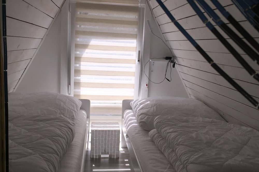Finnhütte Dirk-Dieter mit Privatstrand in Großzerlang, Rheinsberg