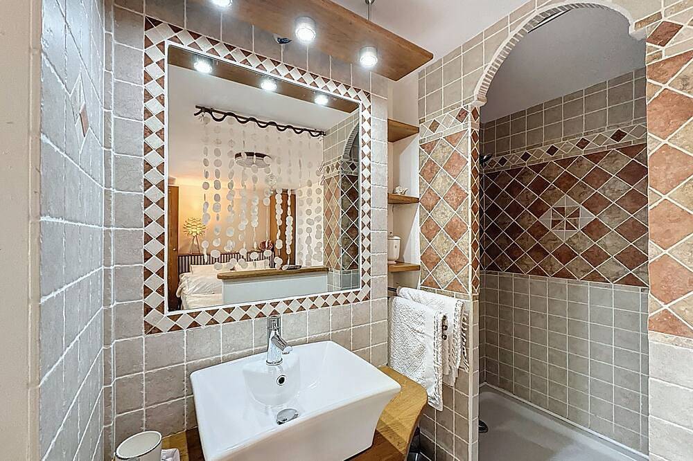 Appartement entier, Petit coin de paradis, vue panoramique mer & montagne piscine & Spa in Calcatoggio, Région d'Ajaccio