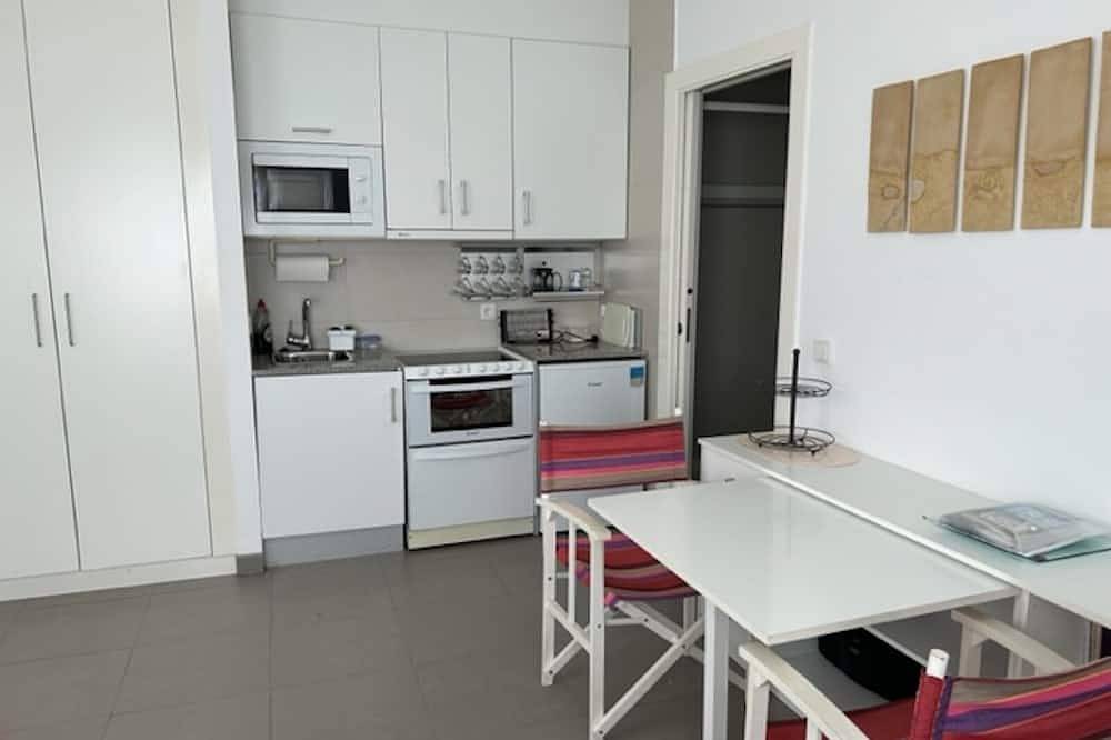 Apartamento entero, Estudio primera linea de playa con piscina y a/c in Carboneras, Costa de Almería