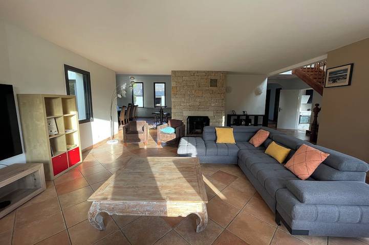 Family house with covered & heated swimming pool, large private park near beach in Baden, Côte des Mégalithes