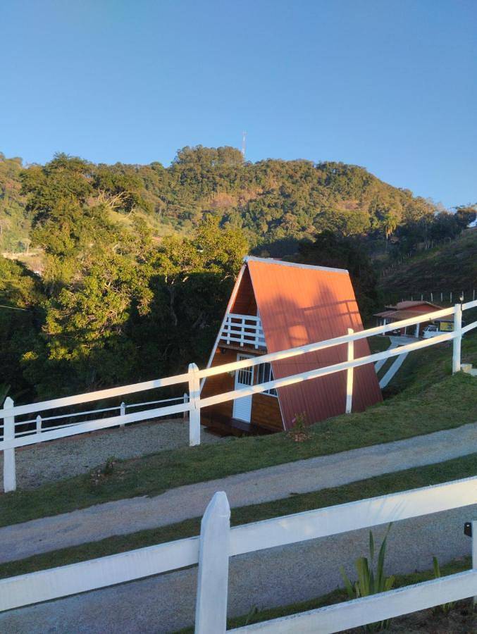 Casas e apartamentos de temporada para 4 pessoas, com terraço e vista e ainda jardim, com animais de estimação em Extrema