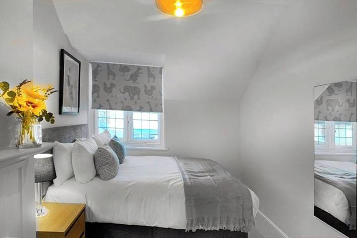 Bray - Characterful 3 Bedroom House - By The River in Maidenhead, Berkshire