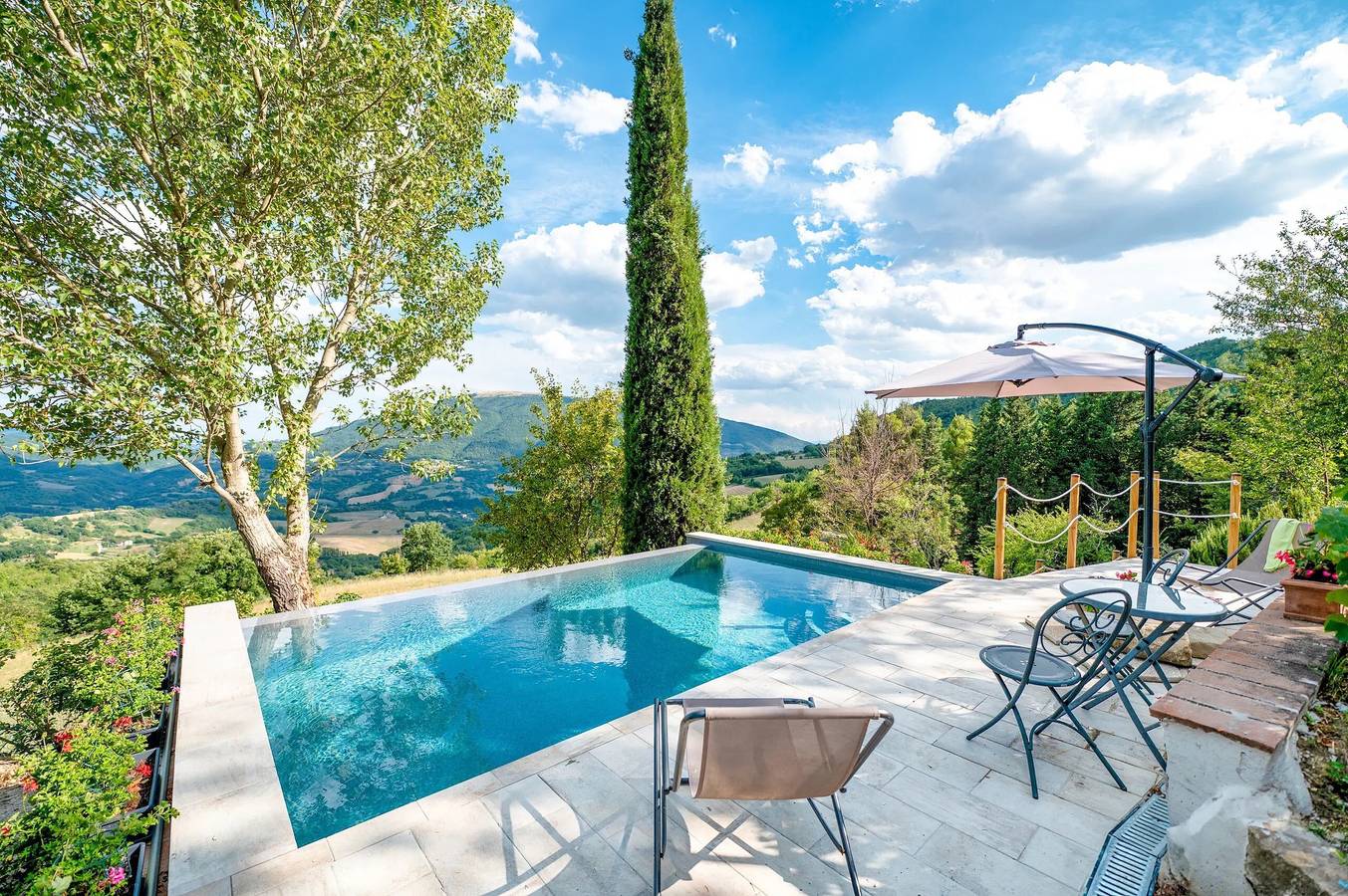 Camera 'Indipendente ad Assisi' con Piscina in Comune, Terrazza Privata e Wi-Fi in Assisi, Perugia e dintorni