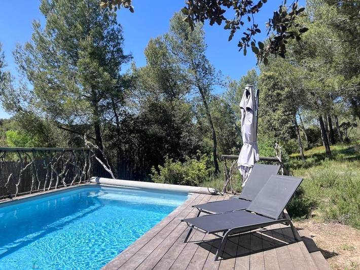 Villa pour 8 personnes, avec Jacuzzi et Terrasse ainsi que Jardin et Piscine
