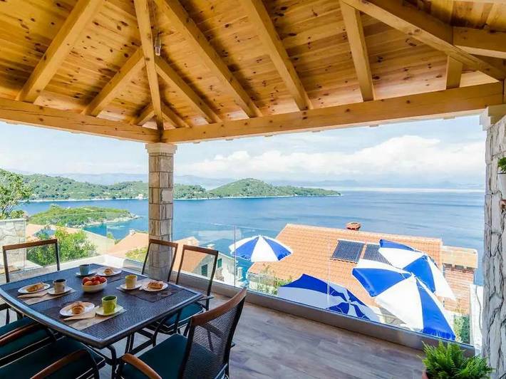 Ferienwohnung für 4 Personen, mit Pool und Balkon/Terrasse in Mljet