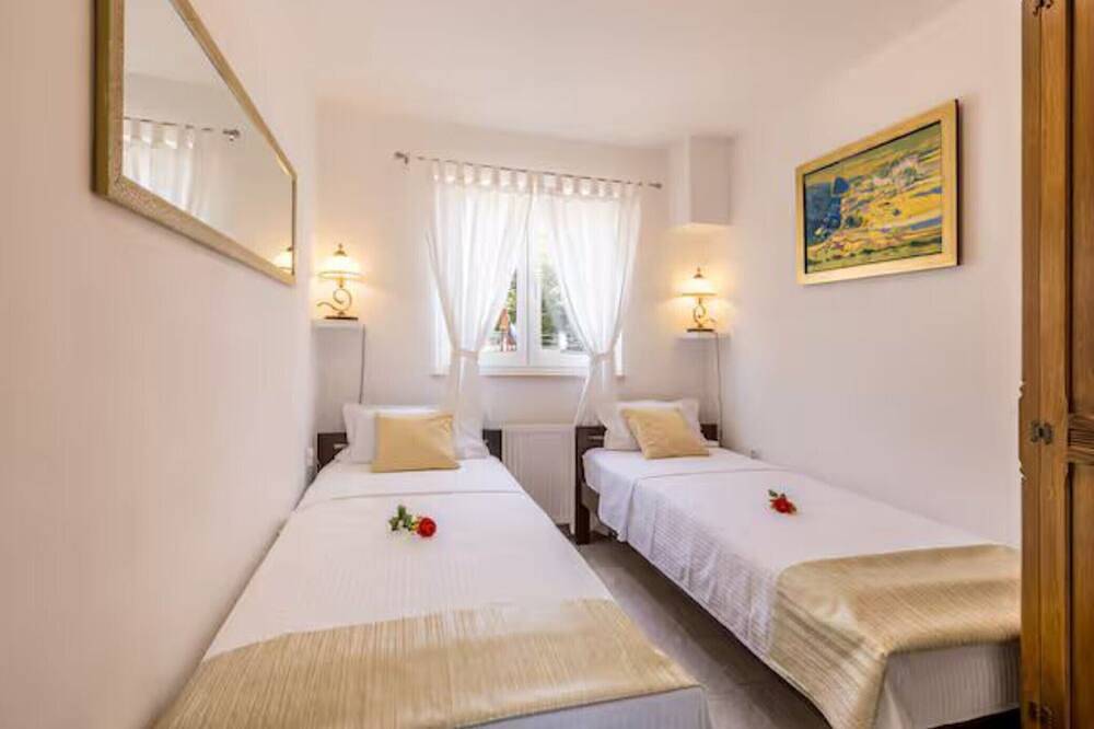 Four Bedroom Villa with Outdoor Pool in Makarska Riviera