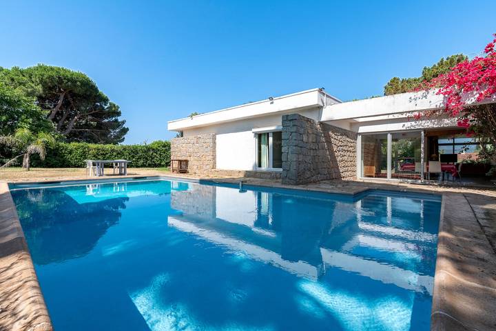 Ferienhaus für 10 Personen, mit Pool und Garten sowie Terrasse - 1