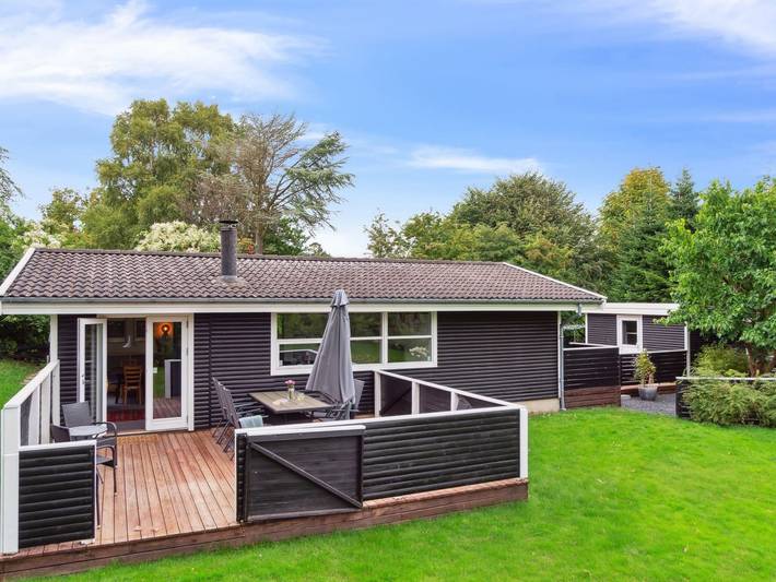 Ferieudlejning for 6 personer, med terrasse, husdyr tilladt i Halsnæs