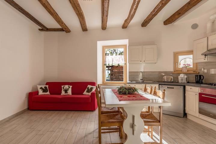Apartamento inteiro, Apartamento de férias "Casa de Ada" com vista para as montanhas e Wi-Fi in Segonzano, Dolomitas de Fiemme