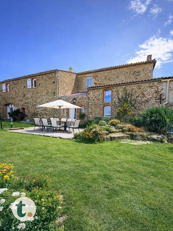 Location de vacances pour 12 personnes, avec Jardin à Les Châtelliers-Châteaumur