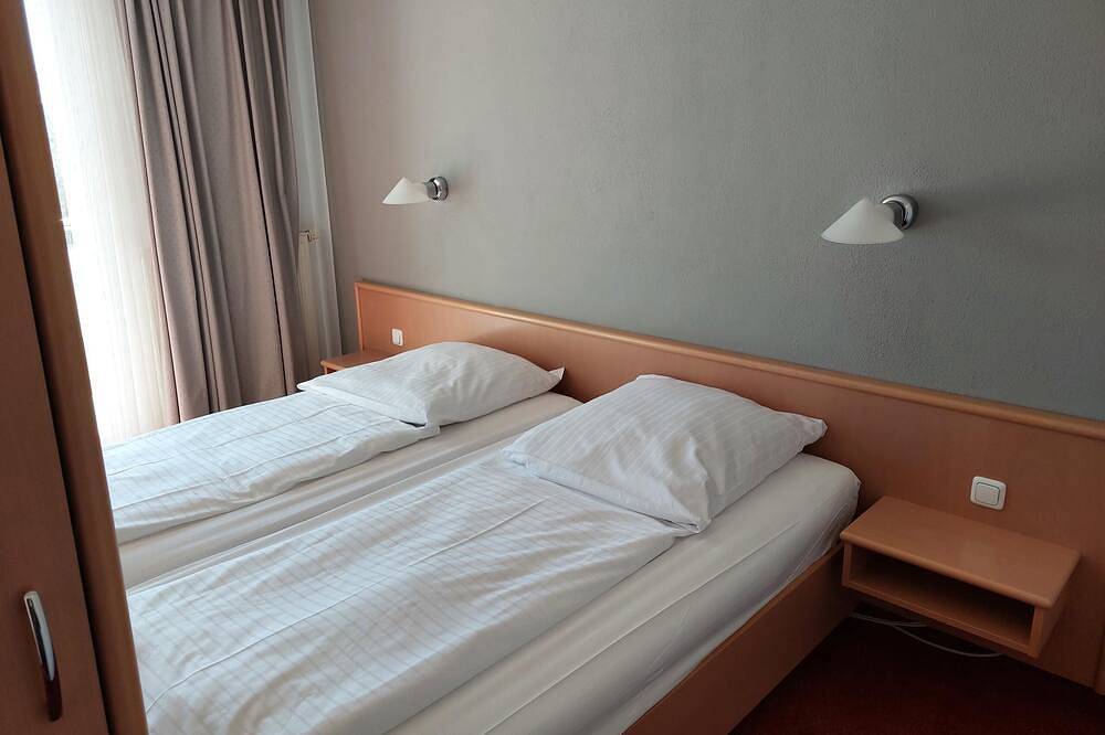 Ganze Wohnung, Komfortappartement mit komplett ausgestatteter Küche in Neualbenreuth, Ostbayern