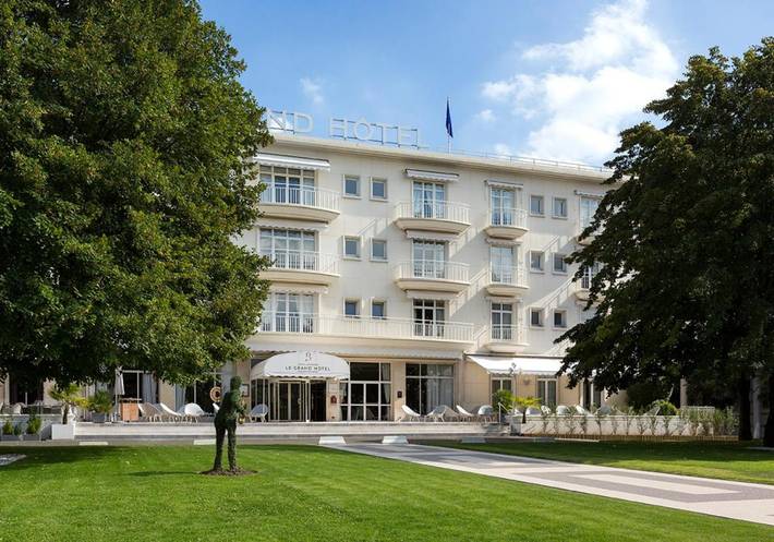 Hôtel pour 2 personnes, avec sauna et piscine ainsi que jardin et jacuzzi, animaux acceptés à Enghien-les-Bains
