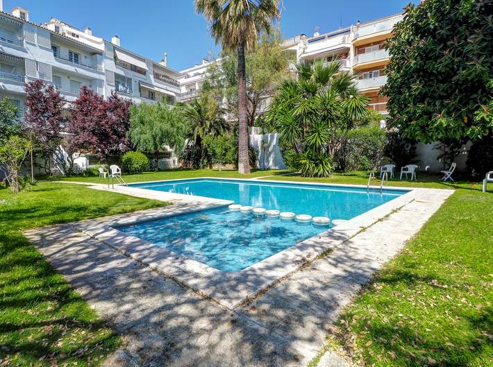 Apartment for 4 people, with pool and terrace in Sitges